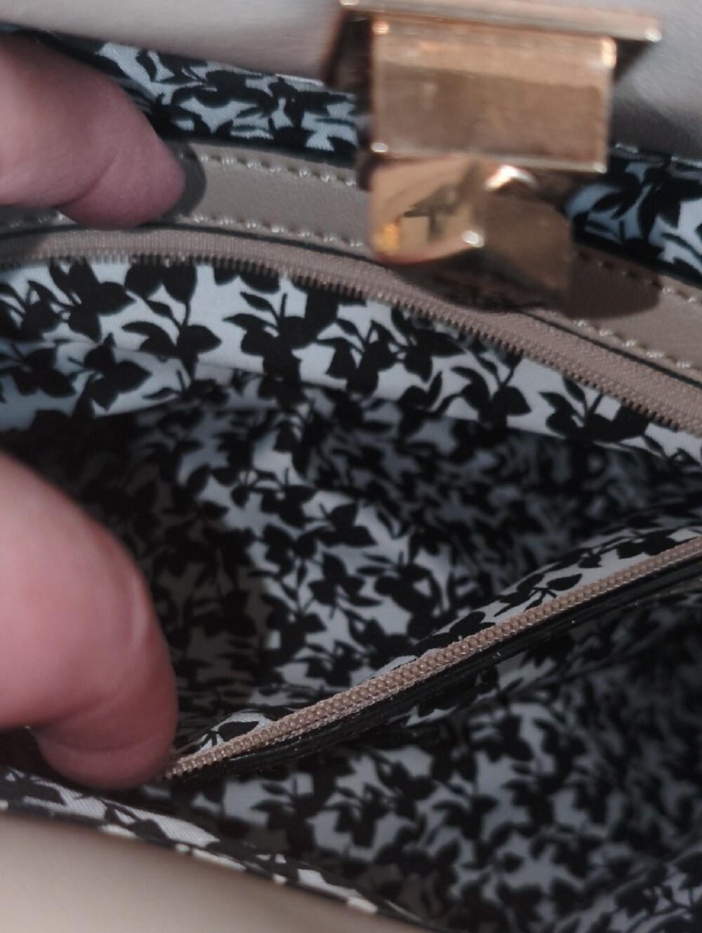 BNWT Urban Expressions Embroidered Floral Top-Handle/Crossbody Handbag - Picture 11 of 12